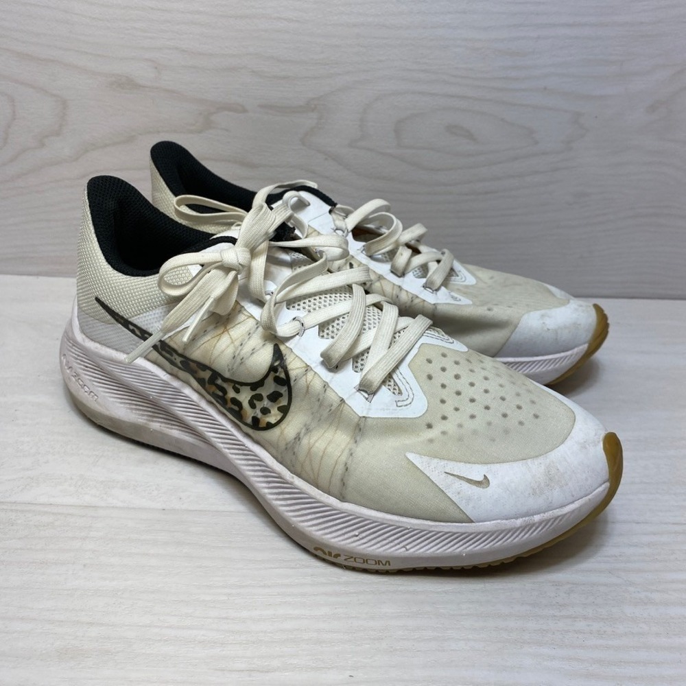 Nike‎ Air Zoom Winflo 8 Womens Running Shoes White Leopard DA3056-100 Size 8